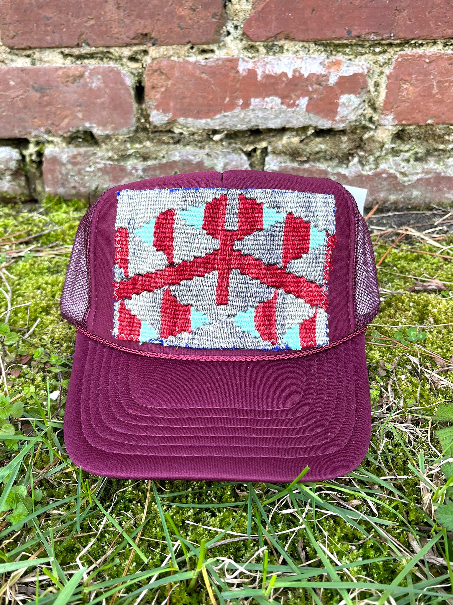 Orijinal Kilim Turkish Patch Trucker Hat
Red ORIJINAL - TRUCKER RED 2 – Carriage House Clothing main image 2
