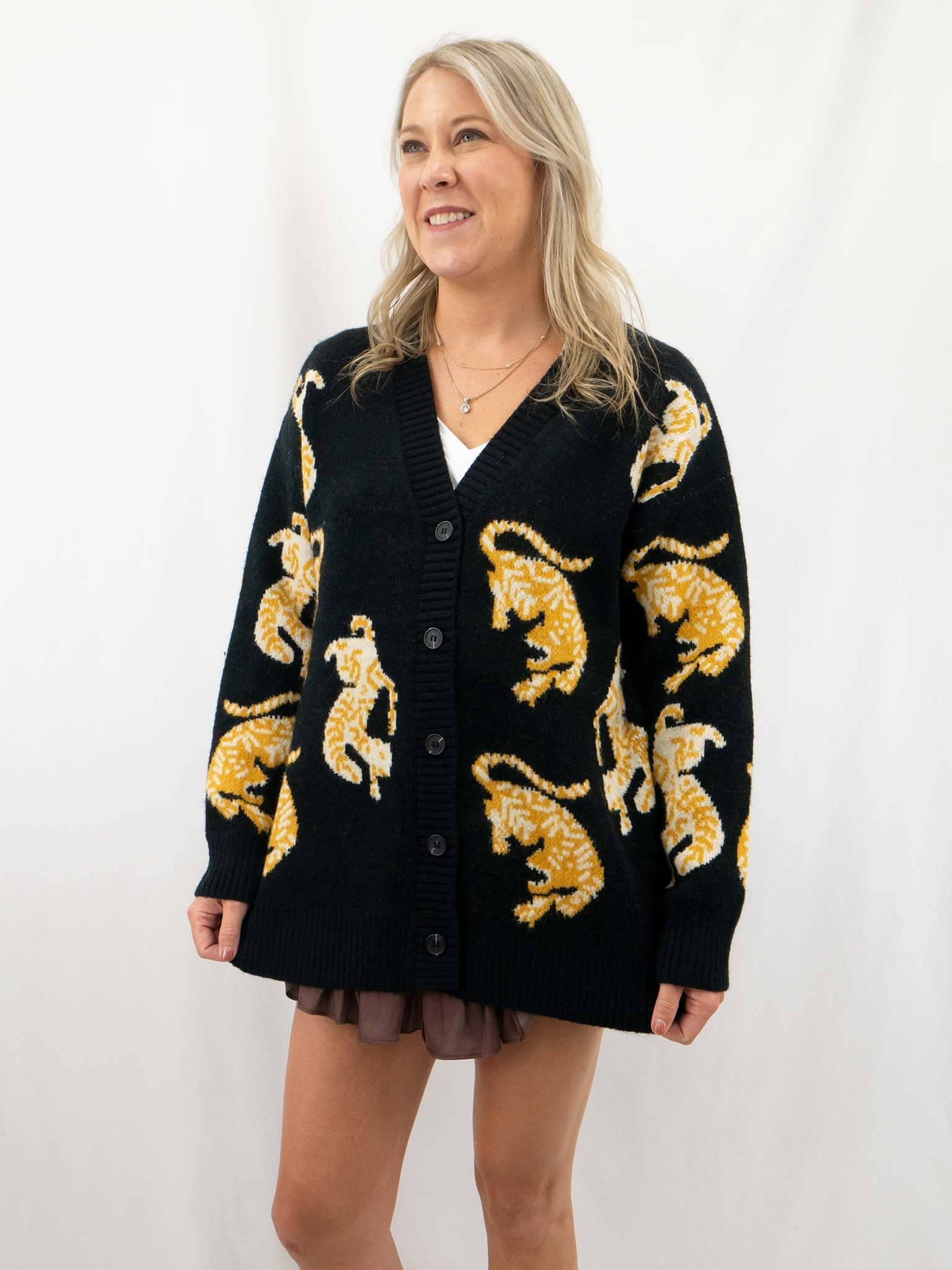 Jodifl Oversized Running Tiger Print Black Cardigan – Casual Camel